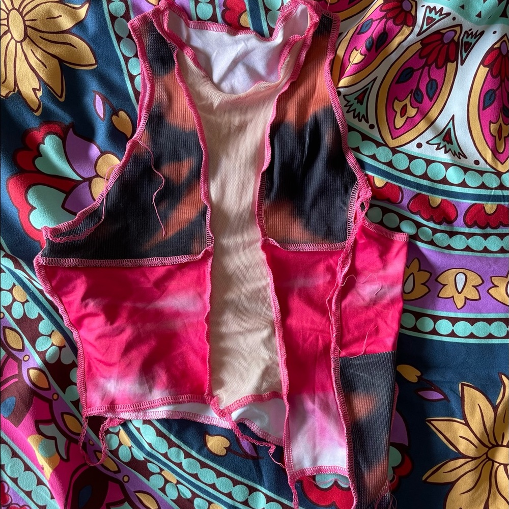 small y2k pink crop top